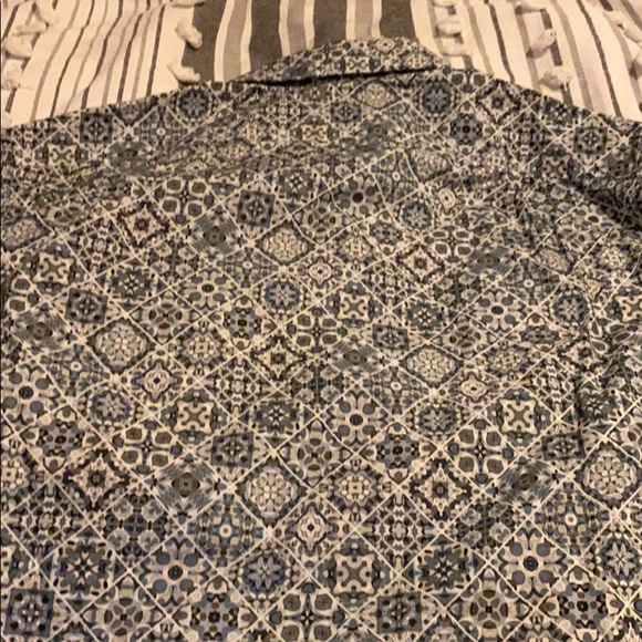 Kennington Men’s Abstract Causal SS Button Down - Picture 6 of 7